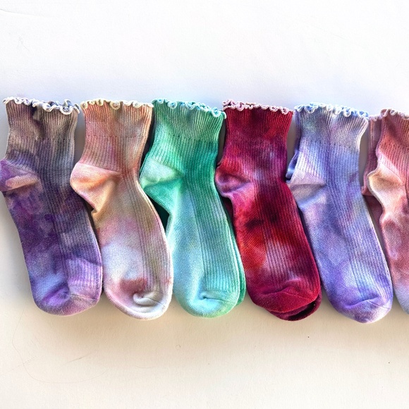 Eggplant Purple Tie Dye Womens Ruffle Socks Mid Crew Socks Ice Dye Size L 9-11 - Picture 2 of 4